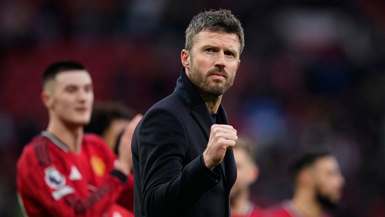 Permanenkan Carrick atau Cari Nama Besar? Dilema Besar Manchester United