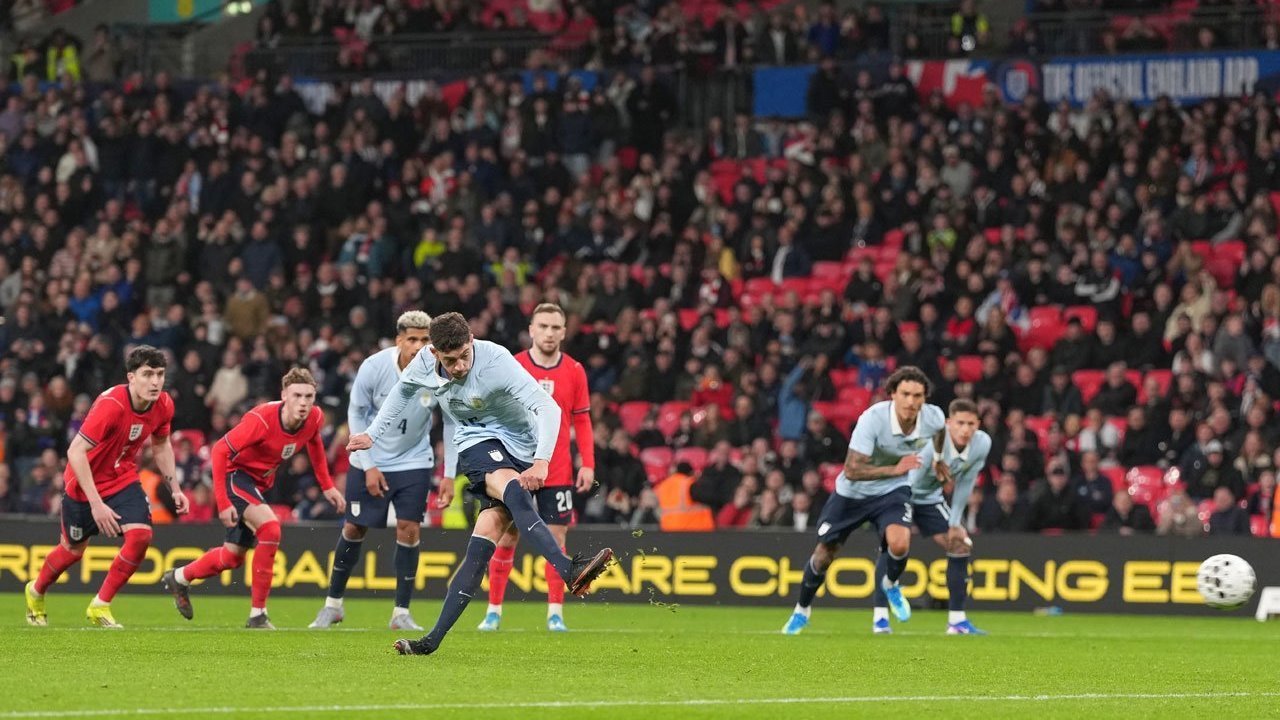 Blunder Bek Arsenal Gagalkan Kemenangan Inggris atas Uruguay di Laga Dramatis Penuh Emosi