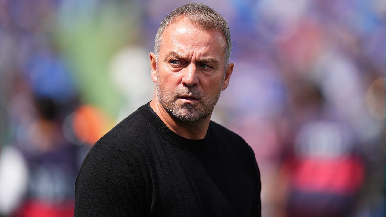 Dominasi Mutlak Blaugrana: Hansi Flick Raih Gelar Pelatih Terbaik La Liga Dua Musim Beruntun