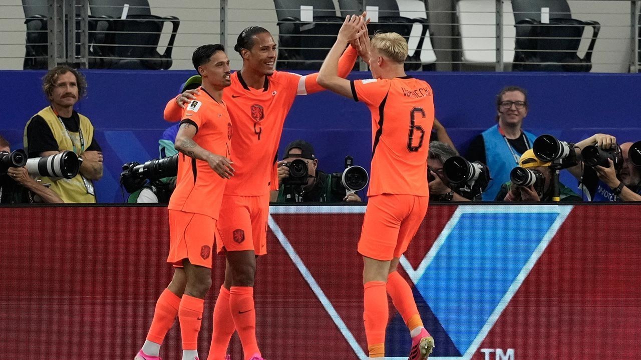Dua Kali Unggul, De Oranje Kehilangan Kemenangan: Ulasan Mendalam dan Rapor Pemain Belanda Usai Ditahan Imbang Jepang 2-2